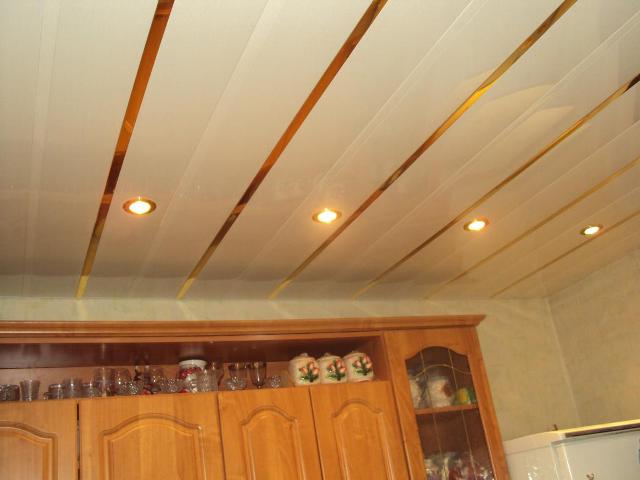 Pvc strop v kuhinji