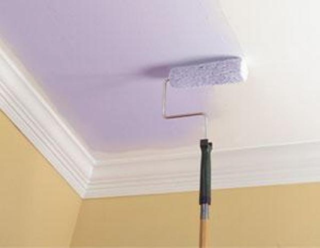 Как красить потолок валиком – пошаговая инструкция