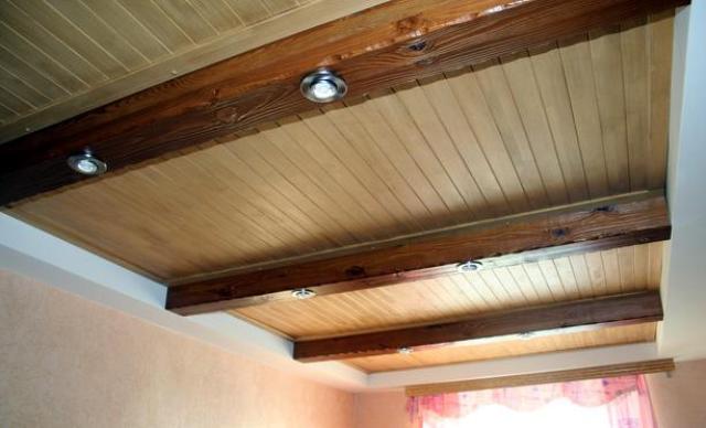Примеры использования потолочных балок в помещениях с различной функциональной принадлежностью