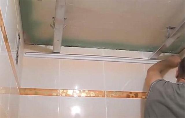 Монтаж и установка пластиковых панелей ПВХ на потолок: фото, видео монтажа своими руками