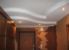 Преимущества и недостатки применения гипсокартонных потолков в коридоре