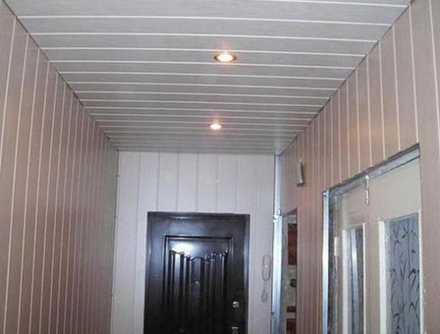 Как недорого приобрести реечный потолок для коридора