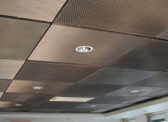 Преимущества и особенности потолоков из просечно вытяжной сетки