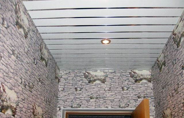 Потолочные ПВХ-панели 36 фото пластиковые потолки в дизайне коридора размеры продукции для внутренней отделки