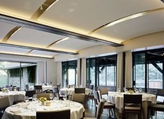 Преимущества и примеры применения натяжных потолков в кафе и ресторанах