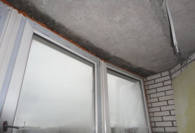 Причины появления и борьба с конденсатом на потолке балкона
