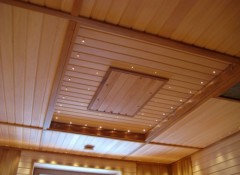 Как на деревянном потолке сделать узор вагонкой?