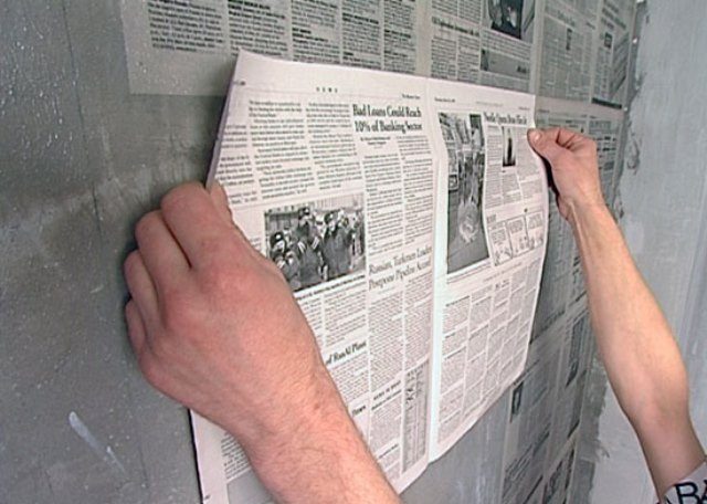 Как выровнять стену газетами
