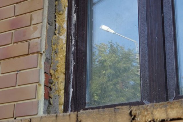 Чем штукатурить наружные откосы на окнах?