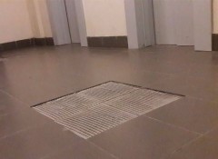 Отвалилась плитка на полу — как и чем приклеить?