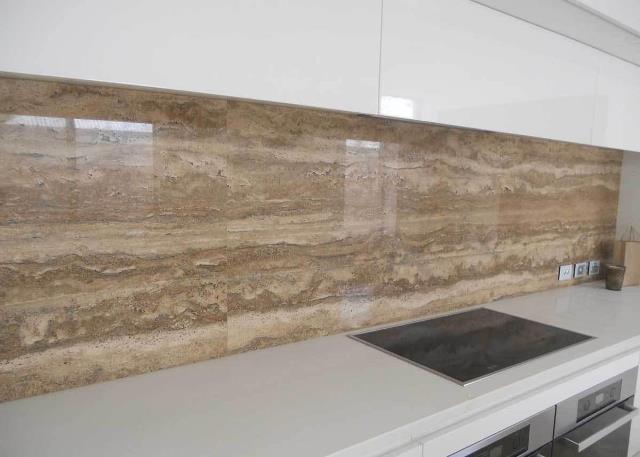Фартук для кухни из камня - варианты создания