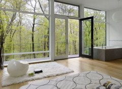 Варианты интерьера в доме с панорамными окнами