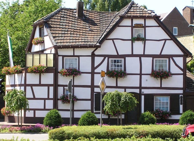 Отделка фасада в немецком стиле (67 фото)