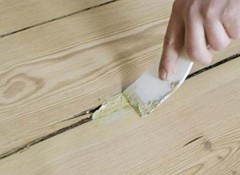 Трещина в деревянном полу — как правильно заделать?
