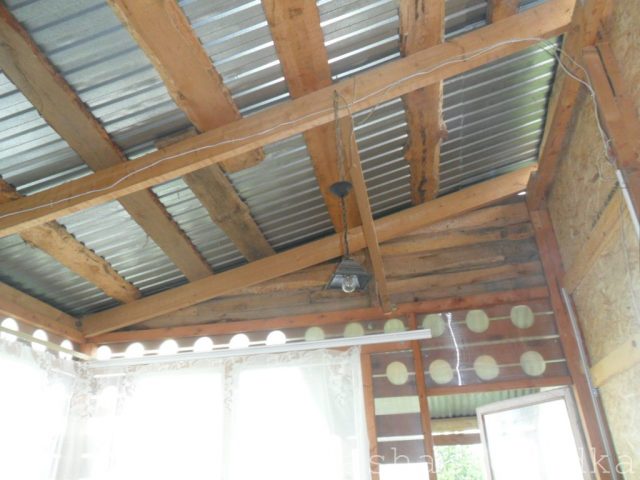Утепление потолка на веранде с холодной крышей