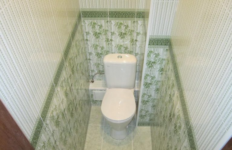 Отделка туалета стеновыми панелями мдф