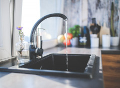 Какие есть недорогие варианты очистки воды в квартире?
